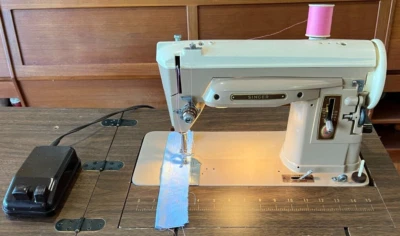 Vintage 1960s Singer Sewing Machine 404 Very Good Condition No Case TESTED - Image 1 of 4