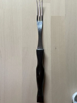 Horquilla giratoria para servir Cutco de 3 clavijas 1726 clásica marrón mango giratorio hecha en EE. UU. Foto 1 de 4