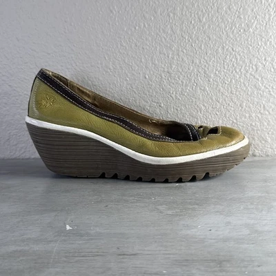 Zapatos sin cordones Fly London de cuero verde oliva con tacón de cuña talla 39 EE. UU. 8/8,5 Foto 1 de 4