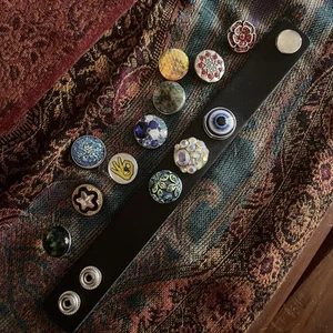 Ginger Snaps Jewelry Lot 12 assorted charms & Black Leather bracelet Assorted - Picture 1 of 8