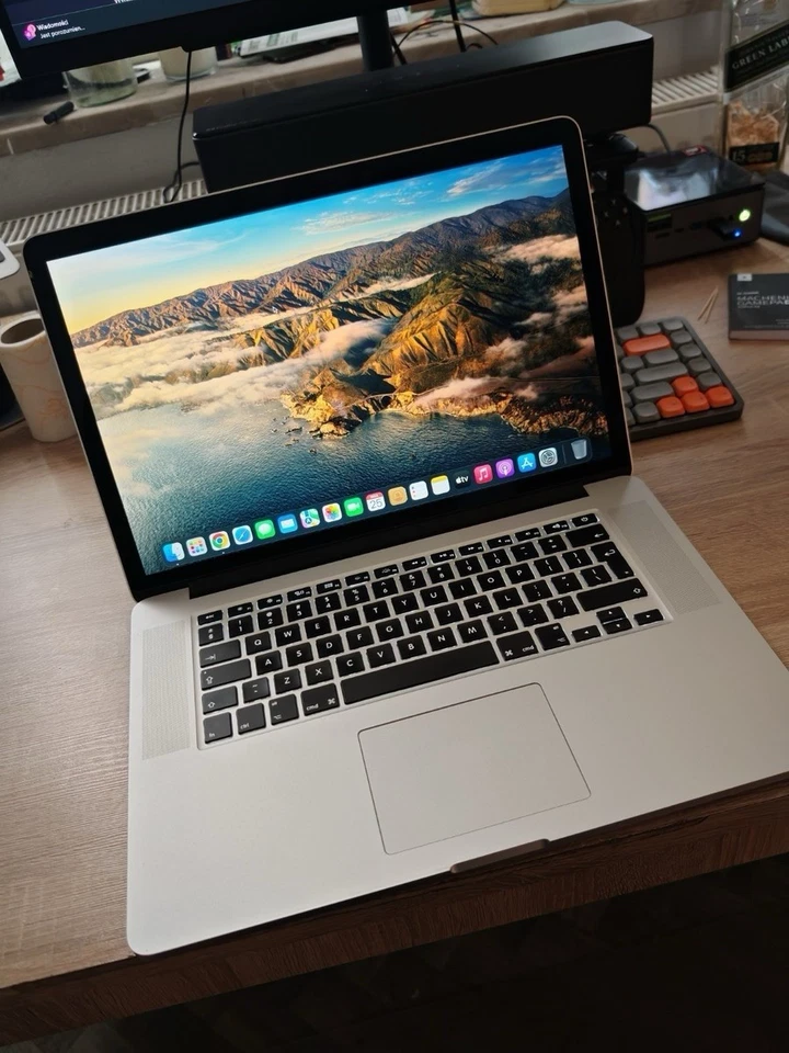 MacBook Pro 15 Zoll englisch Layout 1TB SSD i7 16GB QWERTY - Bild 1 von 3