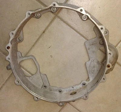 Carcasa adaptadora de transmisión Nissan Titan XD 2016-2019 Foto 1 de 3