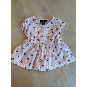 Tommy Hilfiger Bebé Niña Rosa Rayas Cereza Vestido 3-6M Lindo Verano - Imagen 1 de 7