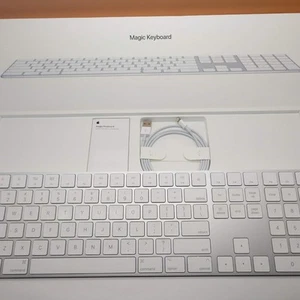 Teclado mágico Apple con teclado numérico plateado A1843 original MQ052LL/A genuino - Imagen 1 de 5