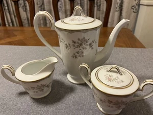 NORITAKE ‘ROBERTA ‘# 6012 Coffee Pot, Creamer & Sugar Bowl -Excellent Condition - Picture 1 of 8