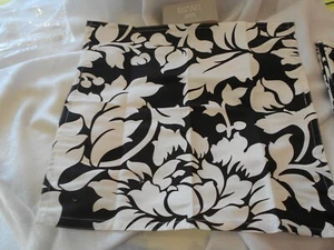 BADGLEY MISCHKA- COTTON BLEND BLACK/WHITE SET OF 4 18X18'' FLORAL NAPKINS - Picture 1 of 2