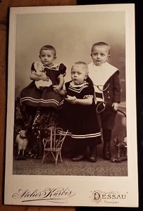 3 kleine Kinder mit Spielzeug Puppe Schaf Pferd / KAB Carl Kürbis jr. Dessau - Bild 1 von 3