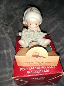 Adorno de Navidad Precious Moments Don't Let The Holidays Get You Down 1990 De colección - Imagen 1 de 6