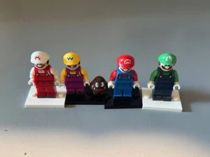 LEGO Set of 5 Super Mario Minifigures (Mario, Luigi, Wario, Goomba, Fire Mario) - Picture 1 of 3