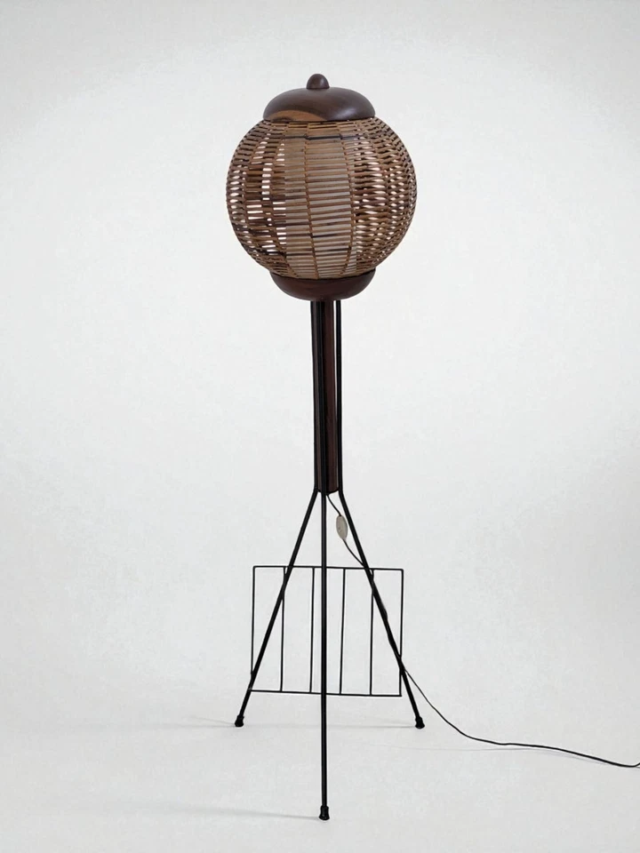 Lampada da Terra Tripode con Paralume in Vimini Intrecciato – Design Italiano - Immagine 1 di 4