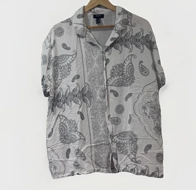 Forever 21 男式白色佩斯利纽扣衬衫露营领尺寸 2XL — 第 1/4 张图片