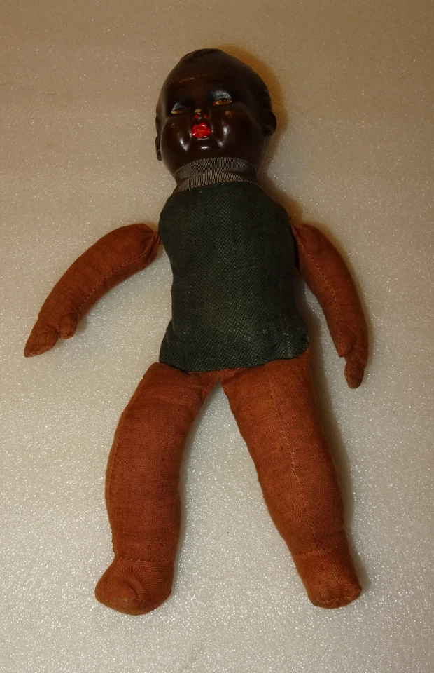 PETIT BAIGNEUR ANCIEN TÊTE NOIRE.  CORPS ET MEMBRES RECOUVERTS DE TISSUS - Photo 1/4