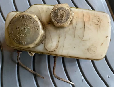 Cilindro maestro de freno. Saab Modelo 99 Foto 1 de 4