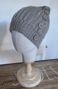 NWOT Simply Vera Wang Knit Slouch Winter Hat Light Taupe Beige Buttons OS  - Picture 1 of 6