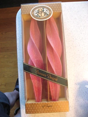 Caja de 2 velas giratorias cónicas rosadas de 12" hecha a mano California Beeswax Designs Foto 1 de 4