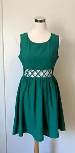 Forever 21 Size M Dress Green Keyhole Waist Laced Polyester Short - Picture 1 of 7