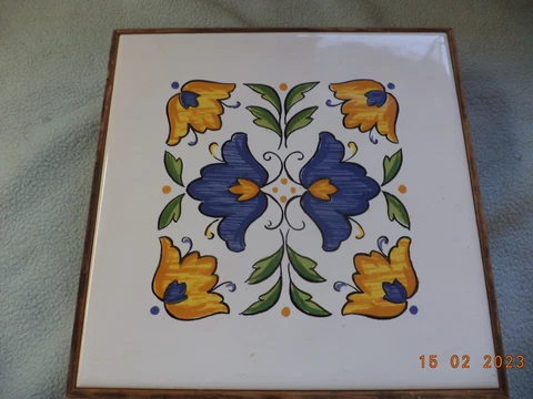 Ref 002  Vintage Italian Faience  Pottery Trivet With Wooden Bun Feet Cover