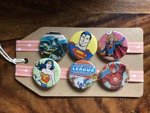 DC Universe Comic Batman Superman Wonder Woman Superhero - Button Pin Badge Set  - Picture 1 of 3