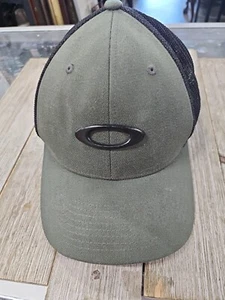 Oakley Green And Black Mesh Back Ballcap Flexfit L-XL - Picture 1 of 4
