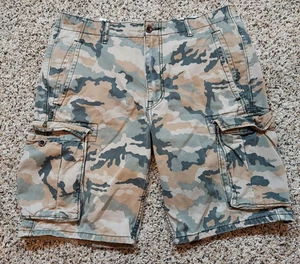 Levis Mens Camo Cargo Shorts White Tab Size 34 Inseam 10” 6 Pockets - Picture 1 of 9