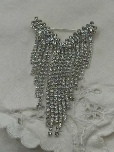 Wunderschöne V-förmige silberfarbene funkelnde Strass-Brosche Anstecknadel - Bild 1 von 2