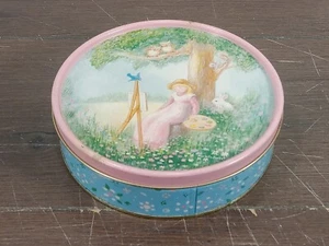 Lata de Oliva Vintage 1989 Marjorie Sarnat Redonda Rosa Artista Conejito Búhos Bluebird - Imagen 1 de 6