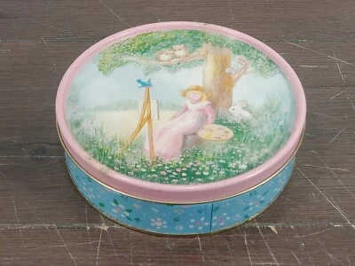 Lata de azeitona vintage lata 1989 Marjorie Sarnat redonda rosa artista coelho corujas pássaro azul - Imagem 1 de 4