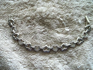 AVON Small Hearts Bracelet, Silver Tone Metal, Shiny & Textured Finishes - Picture 1 of 4