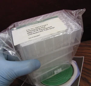 Tiras de tubo extraíbles Artic White 96 12x8 600 μL redondo pozo profundo AWLS-T110-2 - Imagen 1 de 3