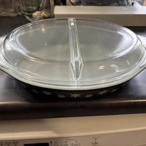VINTAGE Pyrex Black Snowflake Divided 1 -1/2 Qt Covered Casserole w/Lid READ!! - Picture 1 of 12