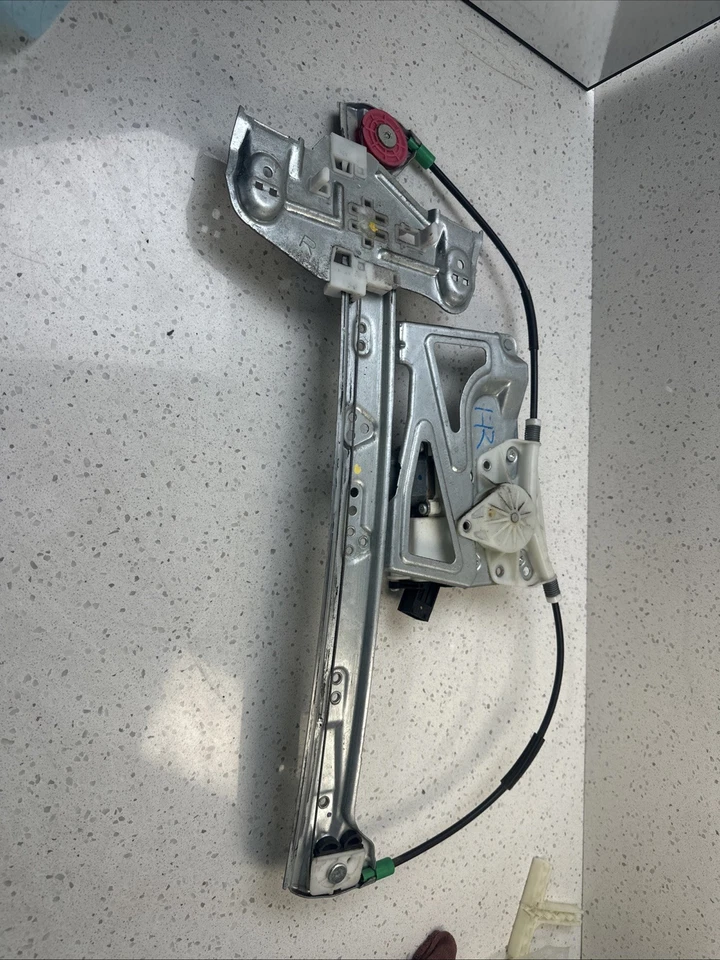 2006-20011 Cadillac DTS RIGHT FRONT WINDOW REGULATOR OEM Used Foto 1 de 4