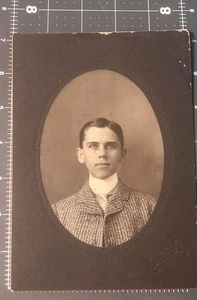 Antike Schrankkarte Carrollton Kentucky eleganter junger Mann Portrait Sepia - Bild 1 von 2