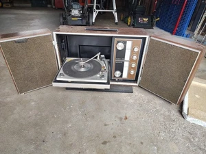 Vintage Zenith Z588 Solid State AM/FM Stereo Record Player Portable Need Lil TLC - Picture 1 of 24