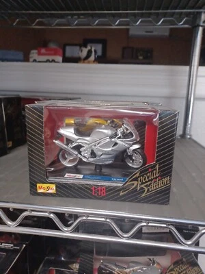 Maisto Triumph Daytona diecast motorcycle 1:18 Grey special edition - Image 1 of 2