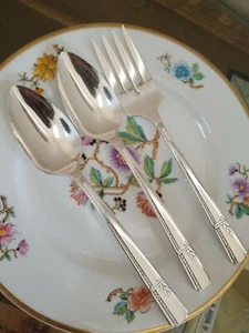 Oneida Prestige Silverplate Serving Spoons And Serving Fork No Mono - Picture 1 of 3