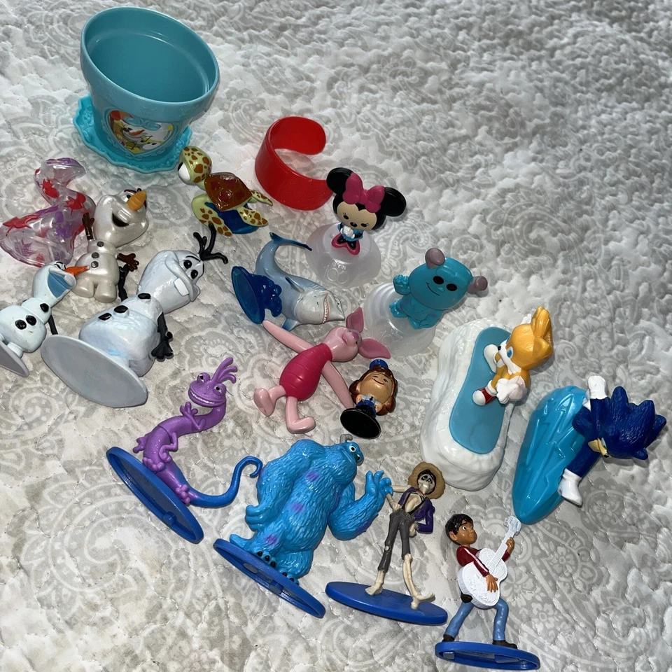 Disney Lote 19 FIGURAS PERSONAJES + ACCESORIOS Monstruos Sonic Frozen Coco Etc. Foto 1 de 4