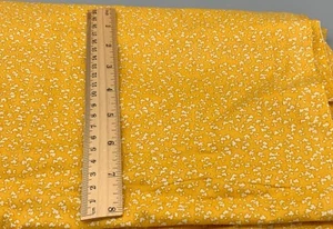 VTG petite YELLOW WHITE FLOWERS CALICO Cotton Fabric 1 1/3 YD - Picture 1 of 1