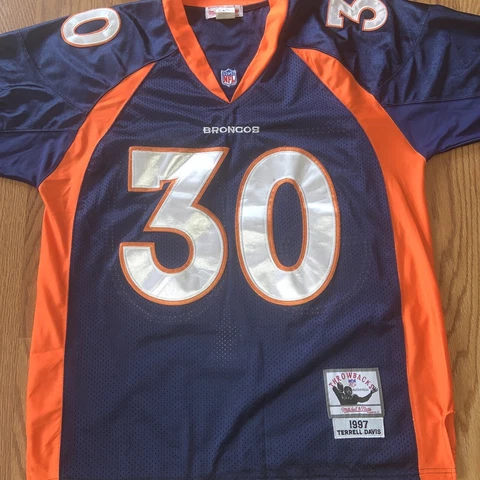 Vintage 1997 Terrell Davis Denver Broncos jersey. Mitchell & Ness size 48 Cover