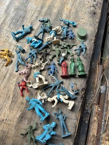 Vintage 1950'S 60's Unbranded and Tim Mee Army Men Cowboys Indians Frontier - Picture 1 of 5