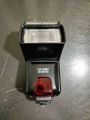 Flash digital para cámara réflex ZEIKOS - ZE-SB700 para NIKON sin probar con manual Foto 1 de 4