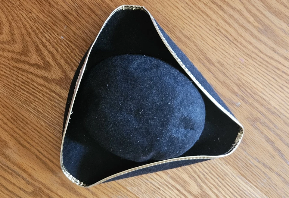 Sombrero Disfraz Infantil Tri-Maíz Fieltro Negro con Borde Dorado Foto 1 de 4