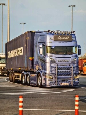 TEKNO 84602 SCANIA S730 TRACTOR 6X2 LEYSEELE E SEMI PORTA CONTAINER 45 FT MINT - Immagine 1 di 4