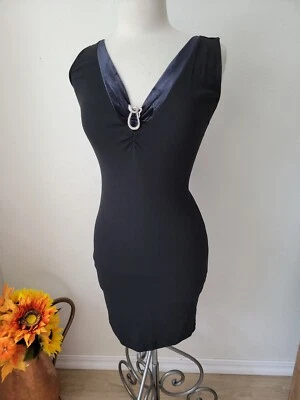 Vestido de cocktail BluMarine preto mini designer joias cobra gola V tamanho 40 pequeno - Imagem 1 de 4