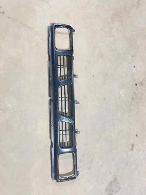 Grille NISSAN PICKUP 93 94 95 96 97 - Image 1 of 4