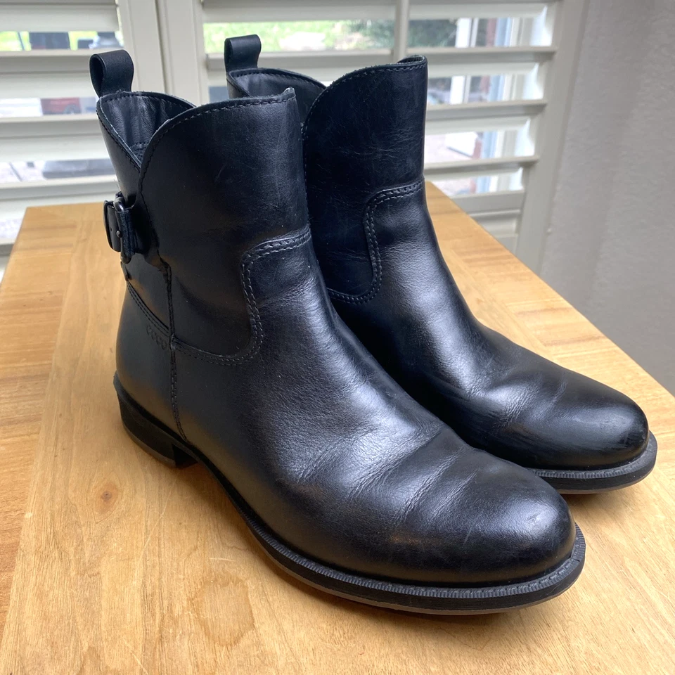 ECCO Women’s Black Leather Touch 15B Sz 39/8-8.5 GoreTex Ankle Boots Buckle Zip - Image 1 of 4