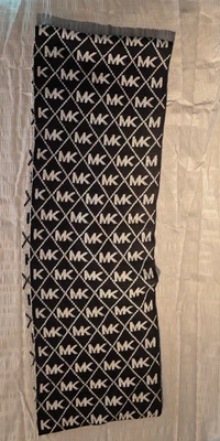 Bufanda Michael Kors Infinity negra plateada logotipo MK tejido metálico invierno lazo envoltura Foto 1 de 4