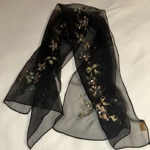 Años 60? "Bufanda transparente Glentex enrollada a mano y pintada floral negra seda 16""x41"" Japón" - Imagen 1 de 4