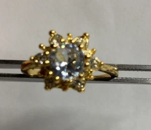 Anillo azul/blanco/dorado con corteza de diamantes estimulada talla-8 - Imagen 1 de 6