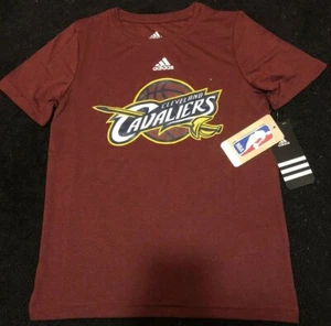 Neu mit Etikett Cleveland Cavaliers NBA Basketball Adidas T-Shirt Kinder SMALL 8 - Bild 1 von 5