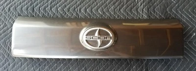 2008-14 Scion XD Genuine Tailgate Handle Cover - Изображение 1 из 4